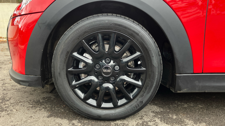 MINI Hatchback 1.5 Cooper Exclusive Premium 5dr Auto Petrol Hatchback